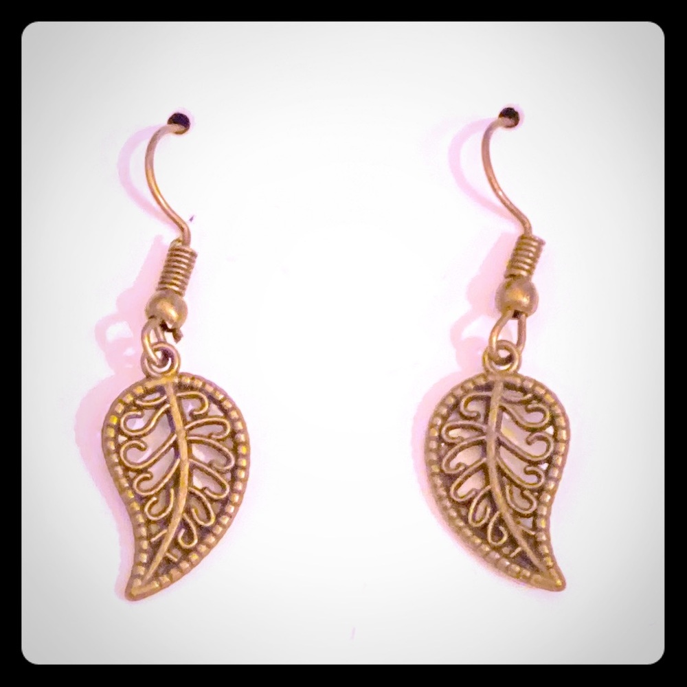 Gorgeous brass small leaf earrings!!